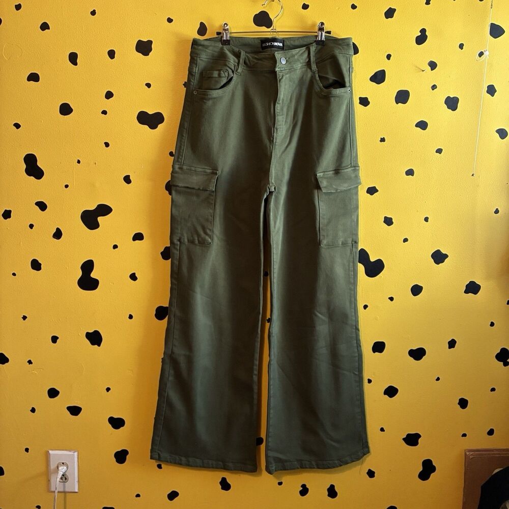 Fashion Nova Women's Cargo Pants Olive Green Size 15 Wide Leg Streetwear